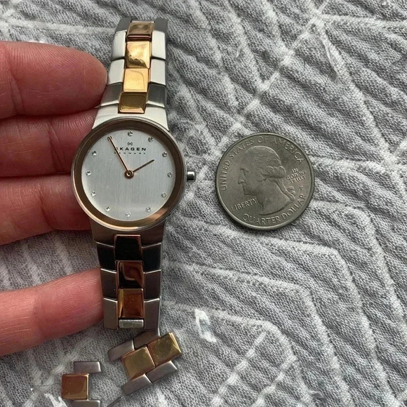 Skagen Silver and rose/gold link watch - Picture 5 of 6